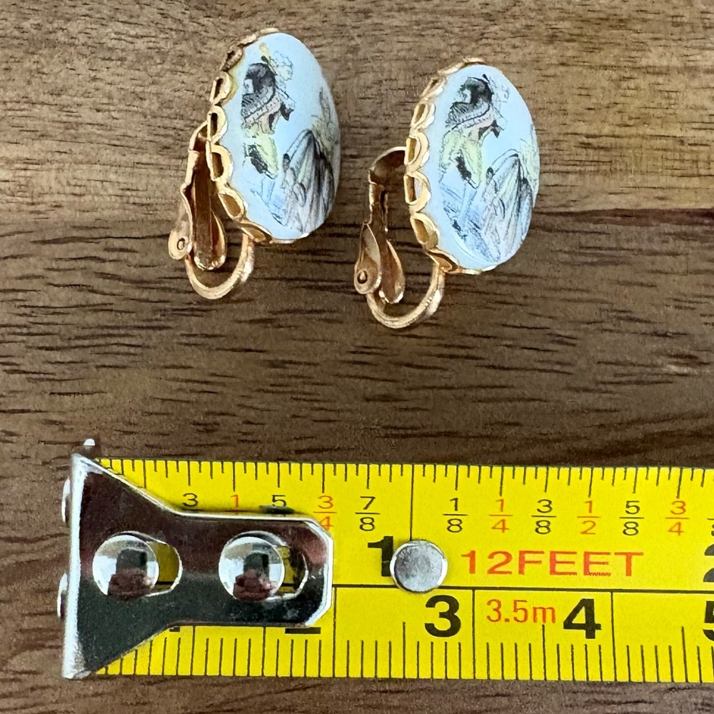 Vintage Fragonard Style Porcelain Courting Couple Clip-On Earrings - Picture 6 of 7